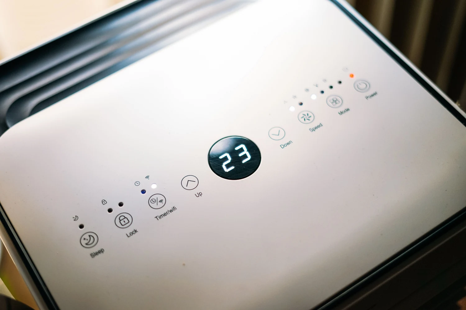 Bedieningspaneel van een airco met temperatuurweergave